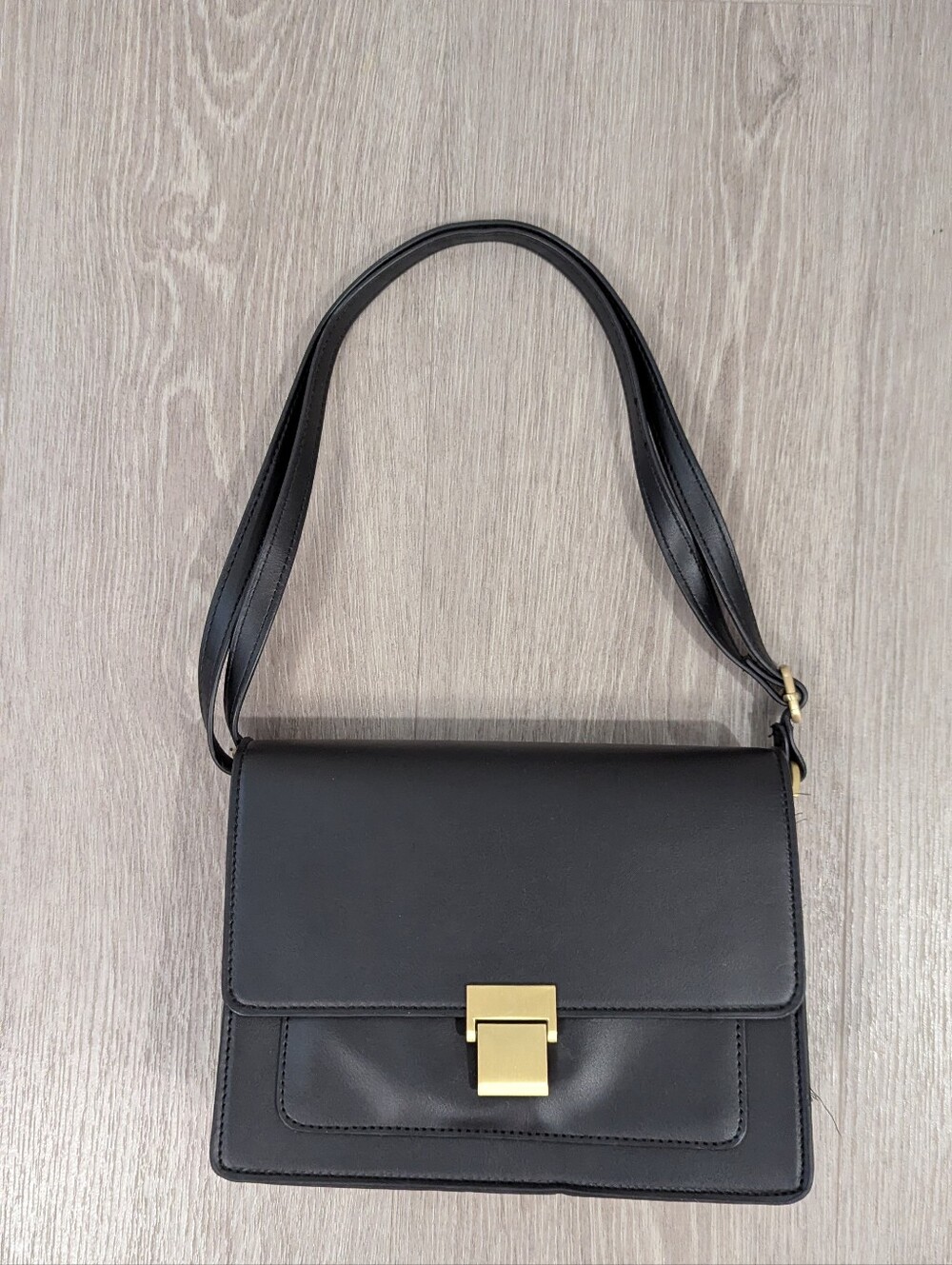 Unbranded Classic Black Shoulder Bag with Gold Hardware VGUC!